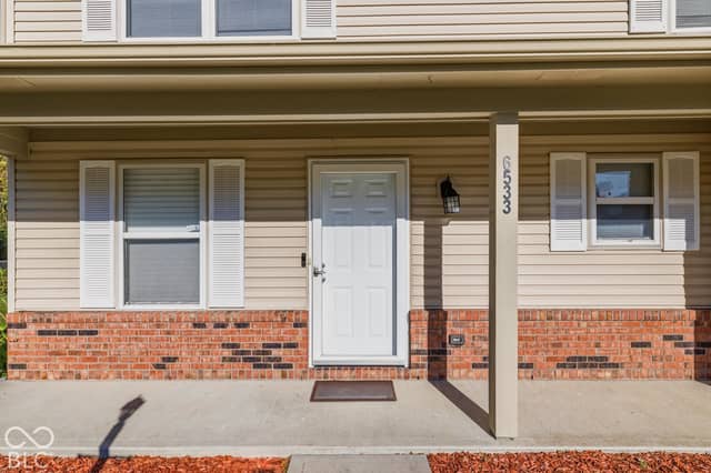 6533 Crandall Circle, Indianapolis, IN 46260, photo 5 of 37
