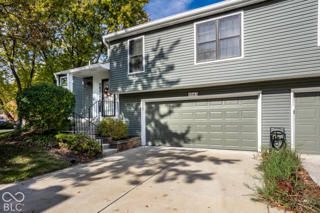 9547 Bay Vista West Drive, Indianapolis, IN 46250, photo 2 of 34