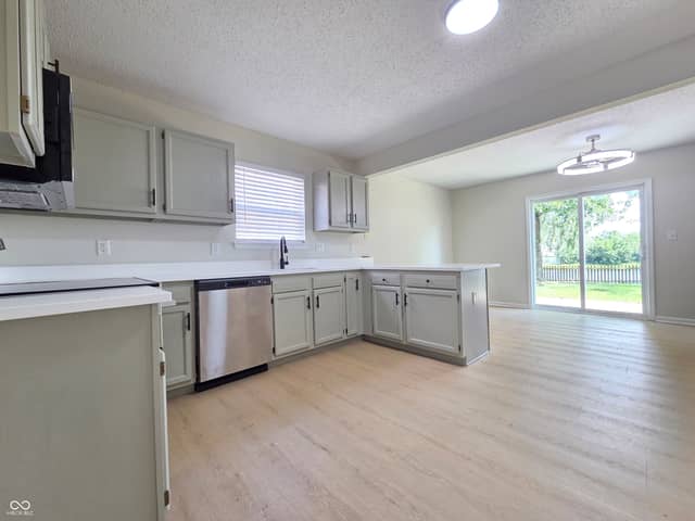 243 Lakemoore Street, Brownsburg, IN 46112, photo 4 of 23