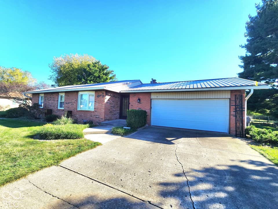 205 W 11th Street, Alexandria, IN 46001, photo 1 of 35