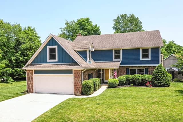 6580 Kings Court, Avon