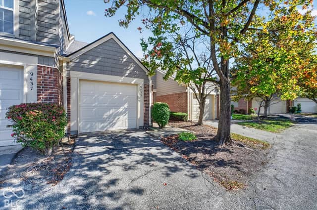 9433 Wimbledon Court, Indianapolis, IN 46250, photo 4 of 28