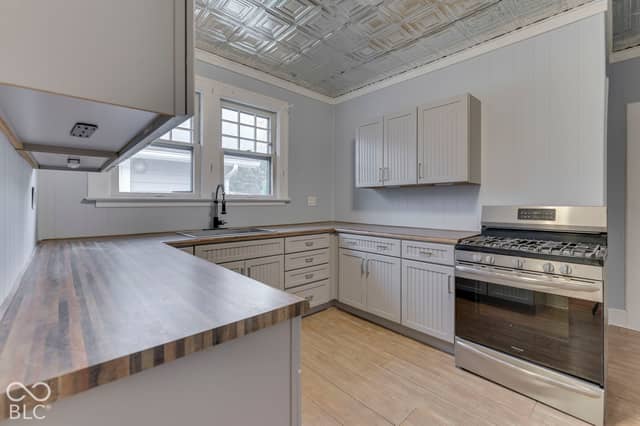 926 N Bancroft Street, Indianapolis, IN 46201, photo 4 of 50