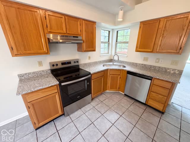 5654 Crown Vetch Place, Indianapolis, IN 46254, photo 3 of 22