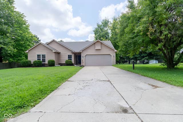 572 San Ricardo Drive, Greenwood, IN 46142, photo 2 of 27