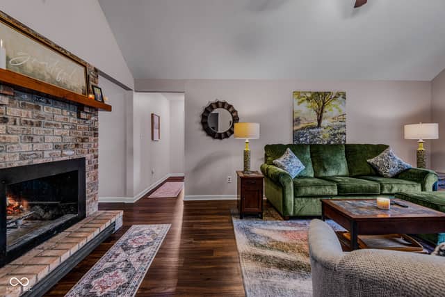 565 Luse Drive, Columbus, IN 47201, photo 5 of 51