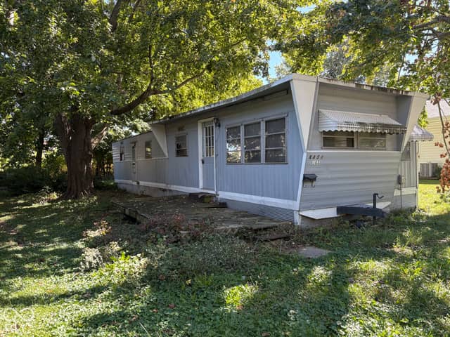 503 Washington, Clay City, IN 47841, photo 2 of 4