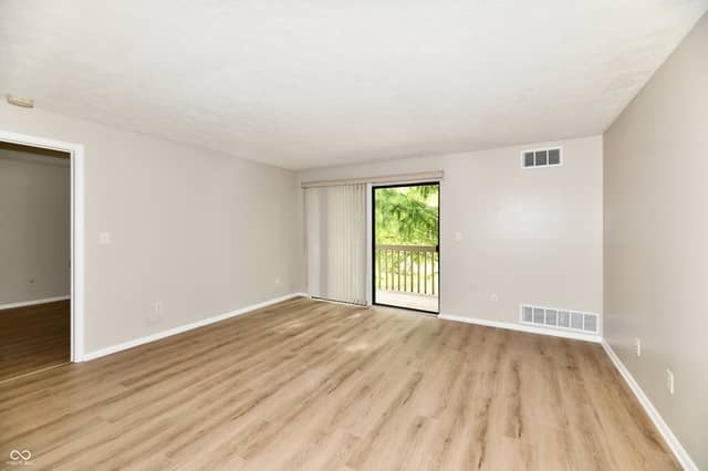 4381 Village Parkway Circle W #6, Indianapolis, IN 46254, photo 4 of 39