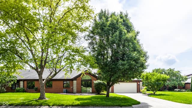 9223 Golden Oaks E, Indianapolis, IN 46260, photo 2 of 30
