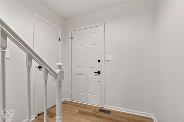 5666 Colonist Circle, Indianapolis, IN 46254, photo 4 of 29