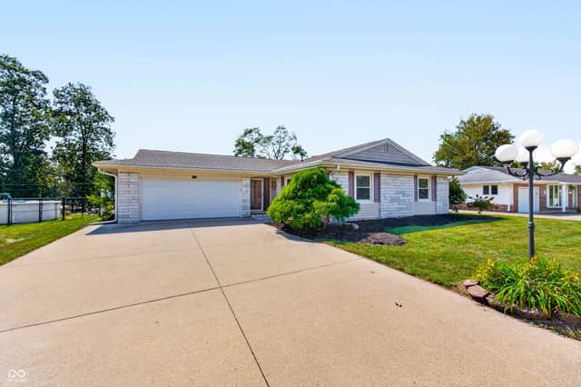 2846 Hillside Drive, Bedford