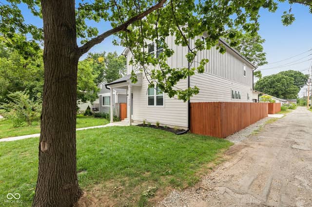 4548 Caroline Street, Indianapolis, IN 46205, photo 5 of 50