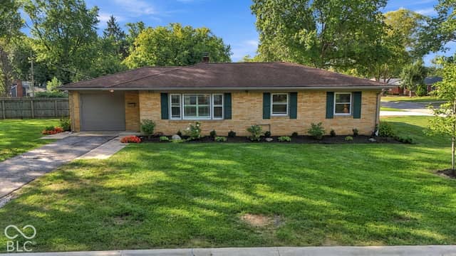 895 W Poplar Street, Zionsville, IN 46077, photo 2 of 42