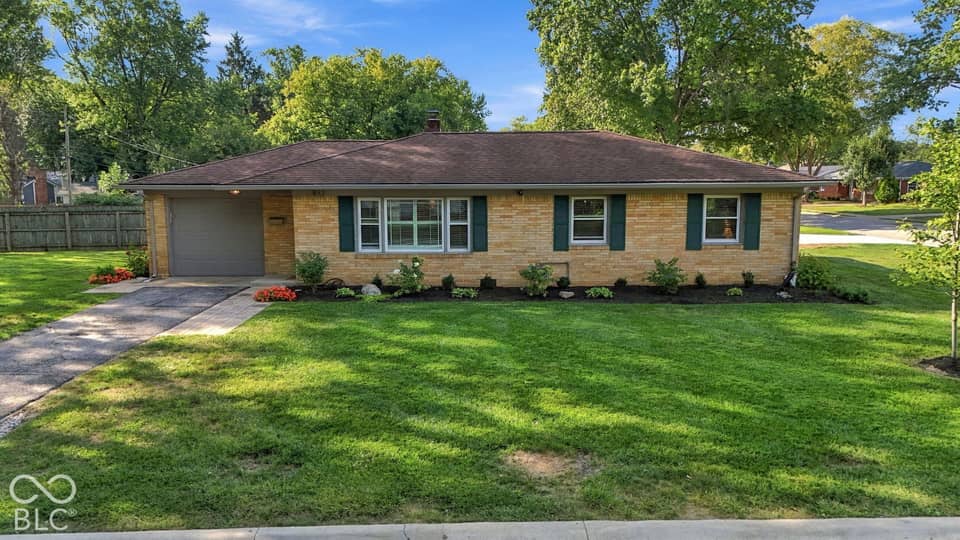 895 W Poplar Street, Zionsville, IN 46077, photo 1 of 42
