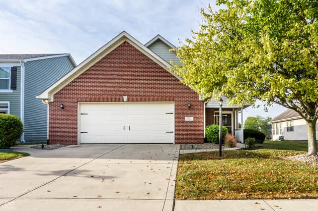 933 Amesbury Court, Indianapolis, IN 46217, photo 4 of 47