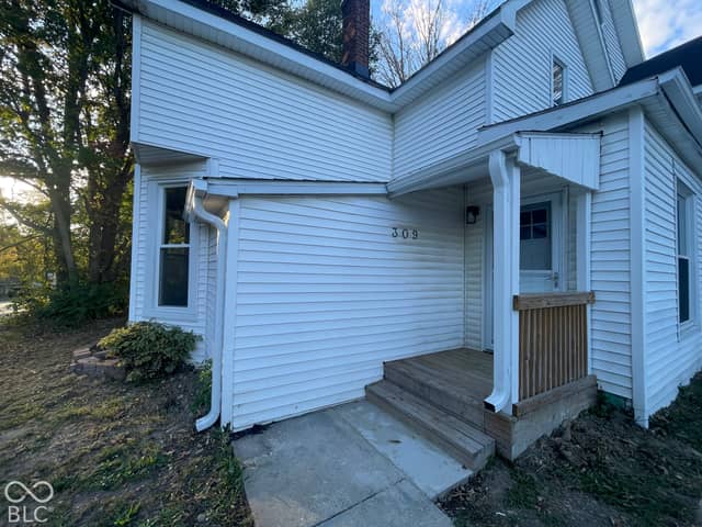309 W 2nd Street, Veedersburg, IN 47987, photo 2 of 30