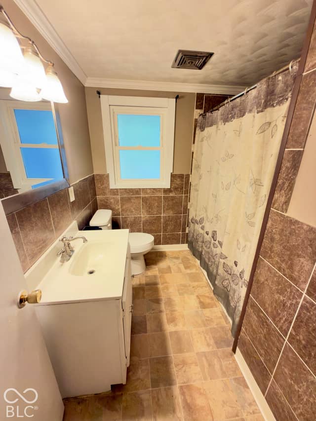 405 N Hill Street, Fairmount, IN 46928, photo 5 of 11