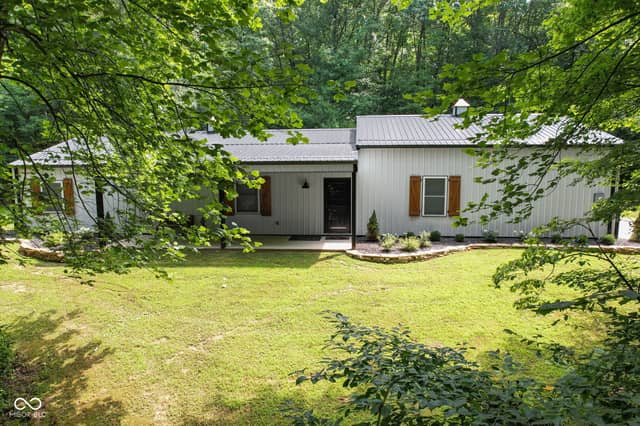5540 E Washboard Road, Bloomfield, IN 47424, photo 4 of 33