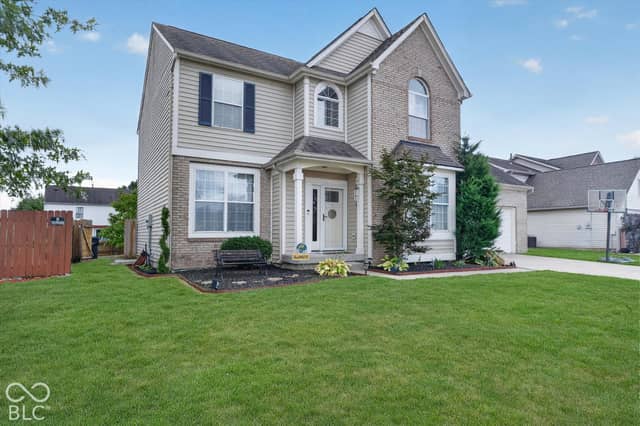 585 Downing Drive, Greenwood, IN 46143, photo 3 of 47