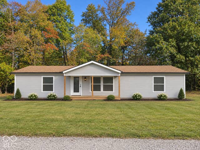 1548 W Clover, Brazil, IN 47834, photo 2 of 24