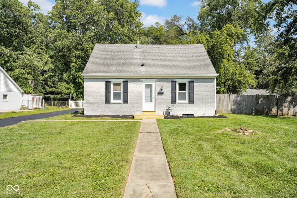 3415 Westenedge Drive, Columbus, IN 47203, photo 1 of 34