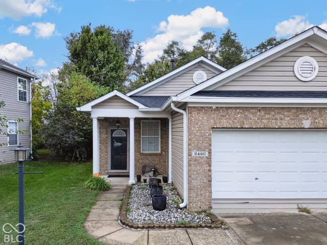 2460 Lakecrest Drive, Columbus, IN 47201, photo 3 of 31