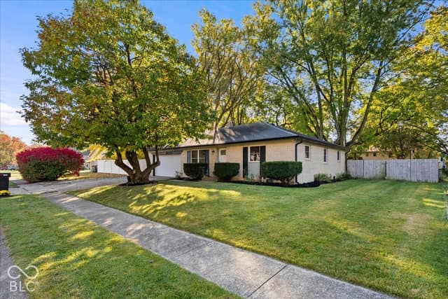 8539 Palm Court, Indianapolis, IN 46219, photo 2 of 32