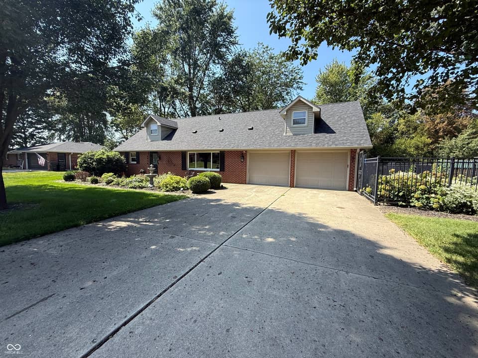 8935 N Mark Drive, Alexandria