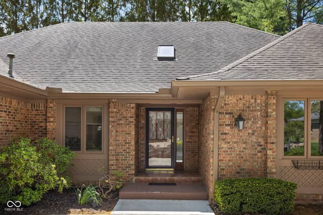 947 Tamarack Circle North Drive, Indianapolis, IN 46260, photo 5 of 41