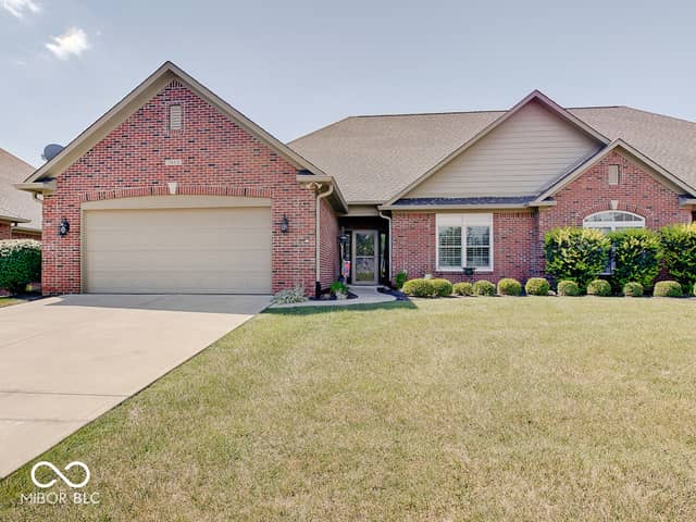 2814 Stones Bay Drive, Greenwood, IN 46143, photo 2 of 39