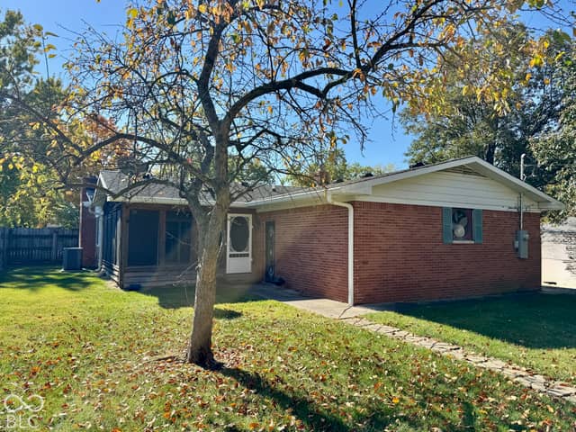 902 Southwood Drive, Indianapolis, IN 46227, photo 2 of 24