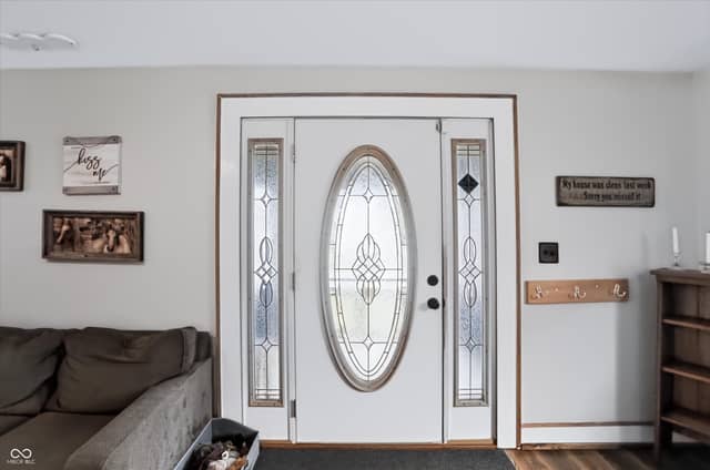 827 E Mills Avenue, Indianapolis, IN 46227, photo 5 of 60