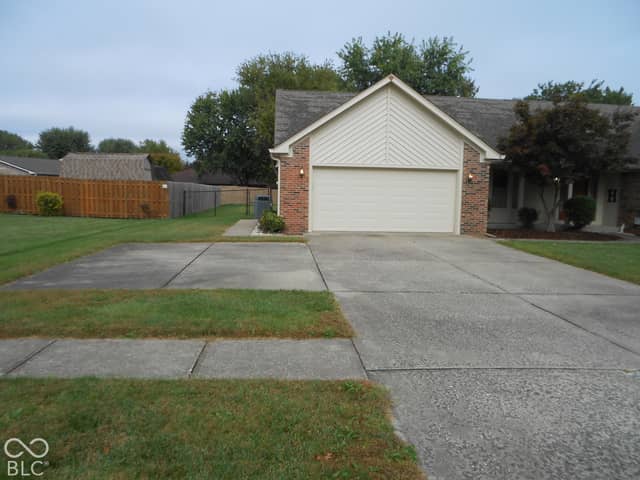 552 Echo Bend Boulevard, Greenwood, IN 46142, photo 3 of 32