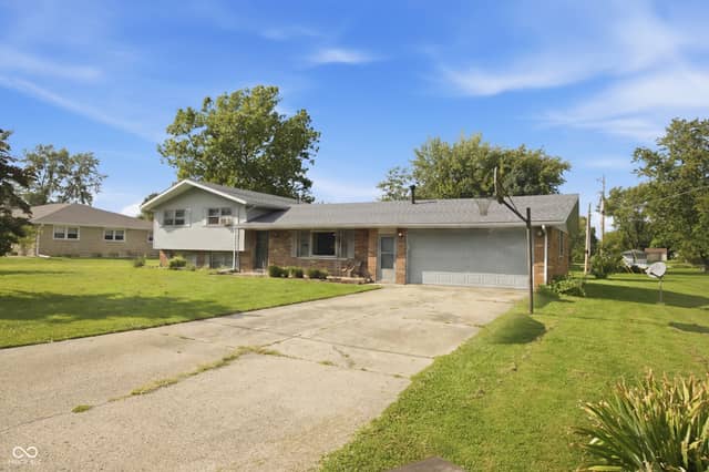 1040 Radio Lane, New Castle, IN 47362, photo 2 of 19