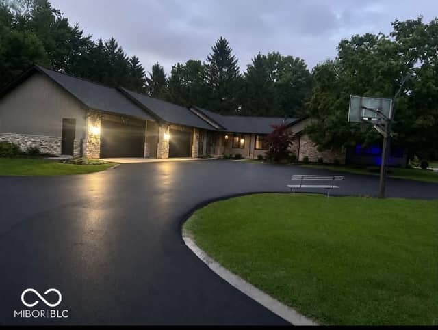 8637 Railroad Road, Indianapolis, IN 46217, photo 3 of 27