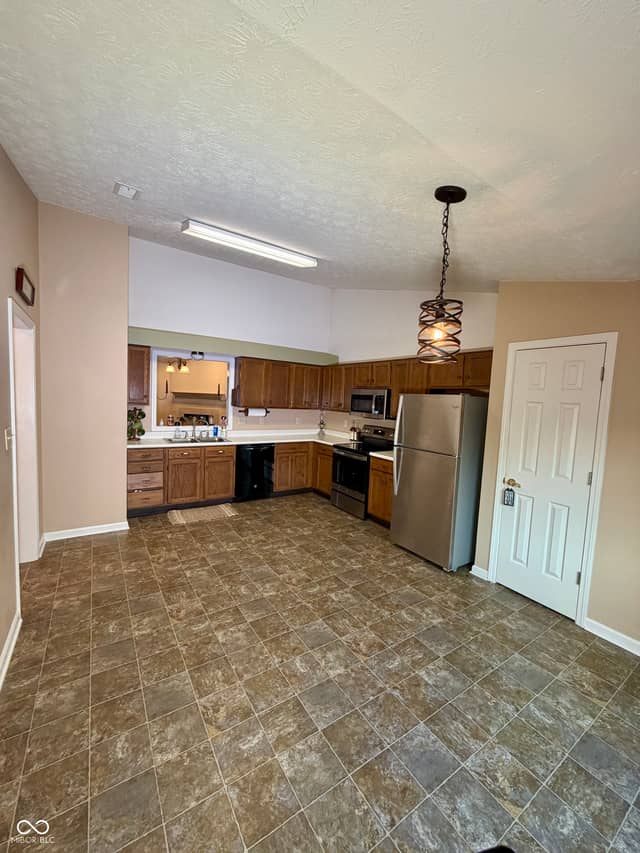 1019 E Killian Drive, Mooresville, IN 46158, photo 5 of 31