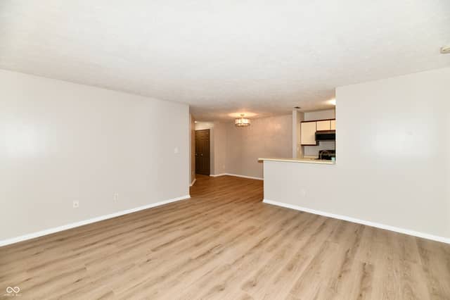 4381 Village Parkway Circle W #6, Indianapolis, IN 46254, photo 5 of 39