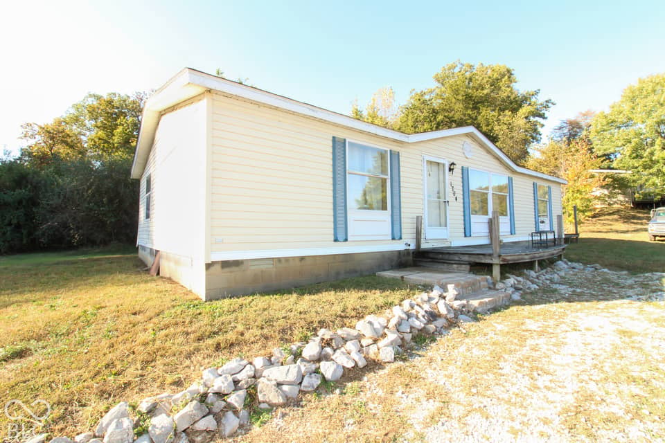 1704 Country Manor W, North Vernon, IN 47265, photo 1 of 23