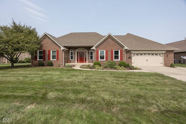 1620 Westfield Court, Greenfield, IN 46140, photo 2 of 34