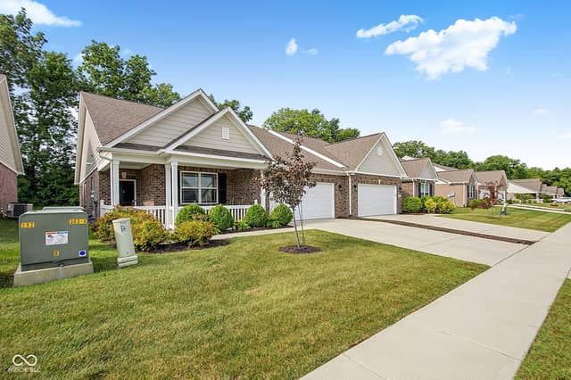 1019 Stallion Court, Indianapolis, IN 46260, photo 3 of 38