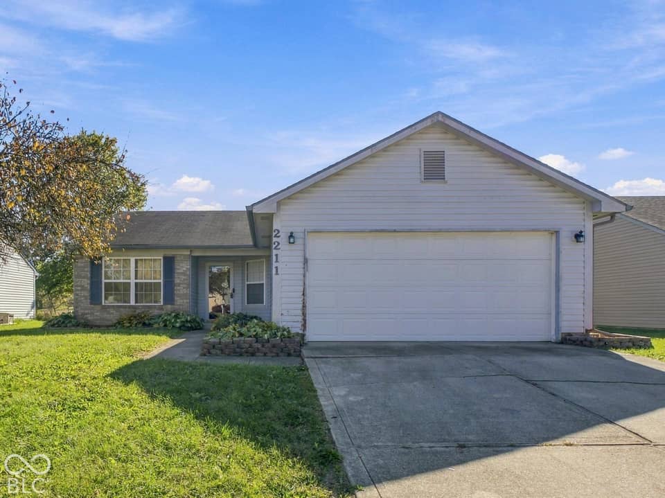 2211 W Autumn Lane, Columbus, IN 47201, photo 1 of 25