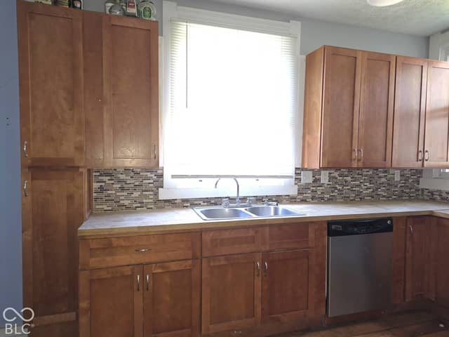 307 W Locust Street, Shelbyville, IN 46176, photo 5 of 32