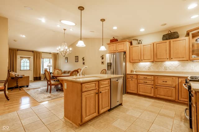 8058 Shoreridge Terrace, Indianapolis, IN 46236, photo 4 of 39