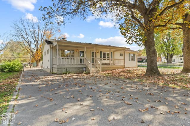 887 Vernon Drive, Greenwood, IN 46143, photo 3 of 39