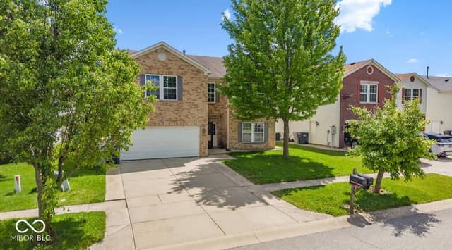 2951 Hearthside Drive, Greenwood, IN 46143, photo 2 of 35
