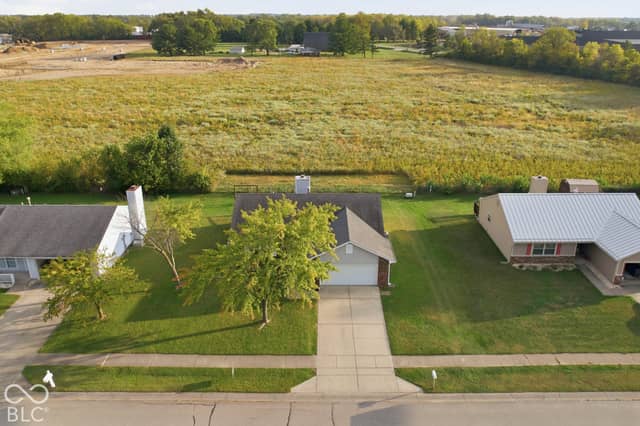 208 Fountain Lake Drive S, Shelbyville, IN 46176, photo 5 of 30