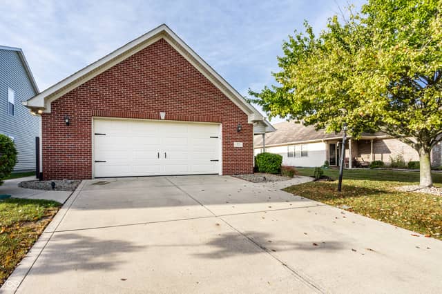 933 Amesbury Court, Indianapolis, IN 46217, photo 5 of 47