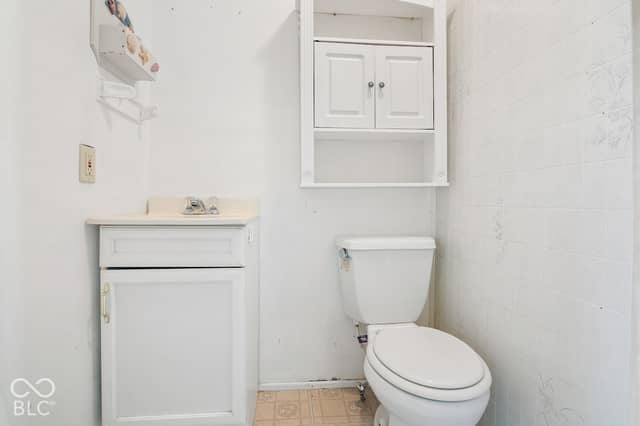 935 N Fenton Avenue, Indianapolis, IN 46219, photo 4 of 12