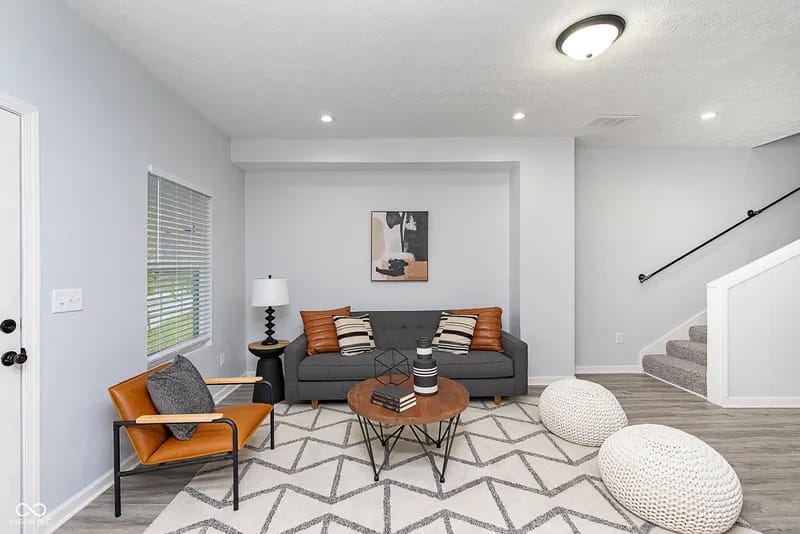 1417 E Michigan St living room