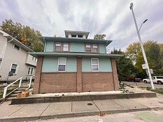 2201 E New York St Old Listing Photos